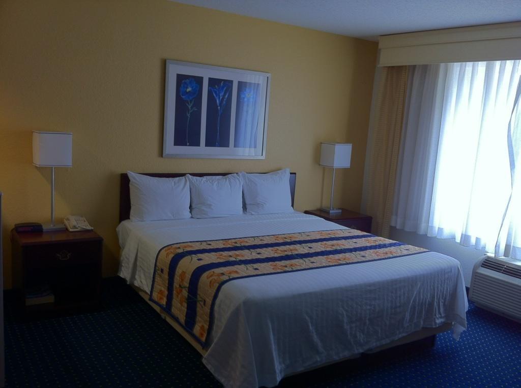 สตูดิโอส์ แอนด์ สวีตส์ โฟร์ เลส กัม โรด Hotel เชซาพีค ห้อง รูปภาพ