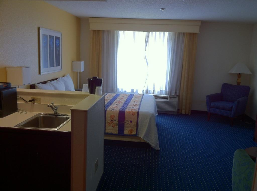 สตูดิโอส์ แอนด์ สวีตส์ โฟร์ เลส กัม โรด Hotel เชซาพีค ห้อง รูปภาพ