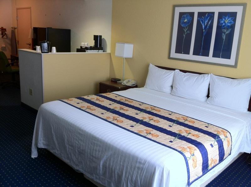 สตูดิโอส์ แอนด์ สวีตส์ โฟร์ เลส กัม โรด Hotel เชซาพีค ห้อง รูปภาพ