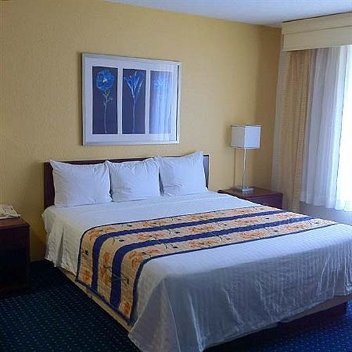 สตูดิโอส์ แอนด์ สวีตส์ โฟร์ เลส กัม โรด Hotel เชซาพีค ภายนอก รูปภาพ