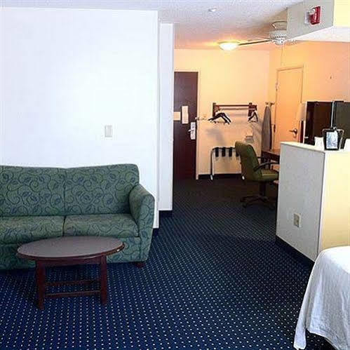 สตูดิโอส์ แอนด์ สวีตส์ โฟร์ เลส กัม โรด Hotel เชซาพีค ภายนอก รูปภาพ